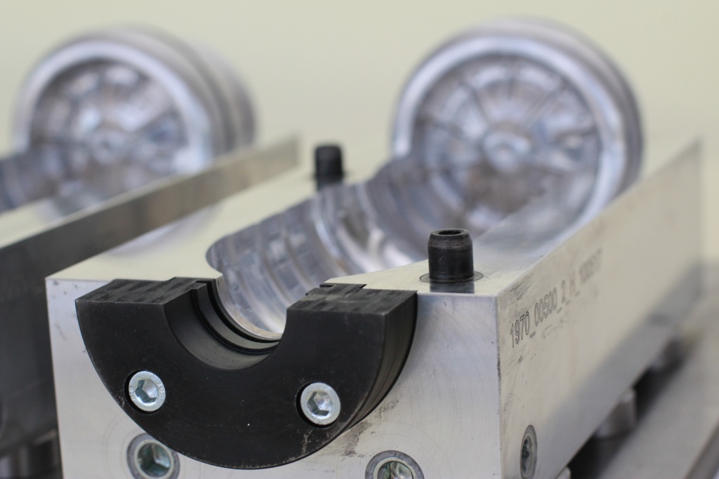 пресс-форма для выдувного формования