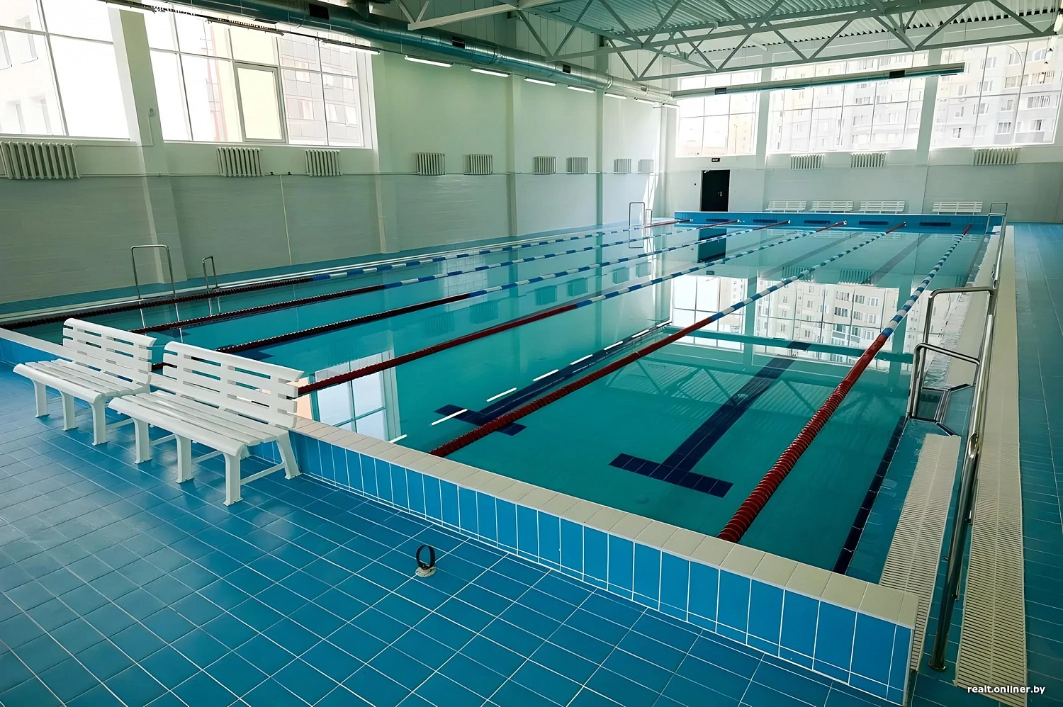 Пластиковая скамейка (серая)